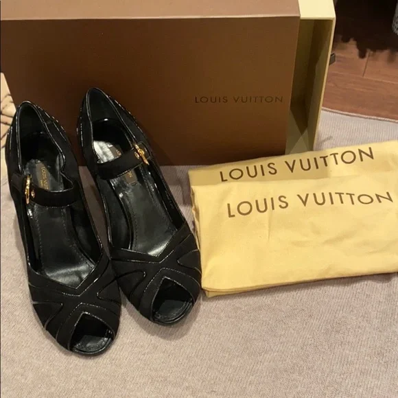 PRICE DROP!  Authentic Louis Vuitton Shoes​​ - Picture 2 of 13